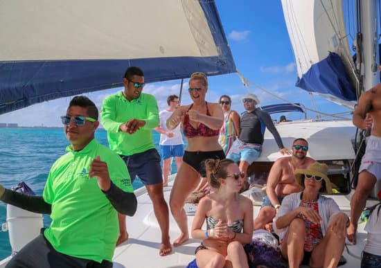 Bailando en el catamarán